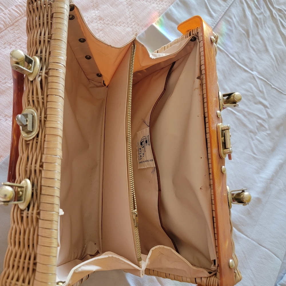 Vintage Wicker Handbag with Lucite Handle - Picture 6 of 8